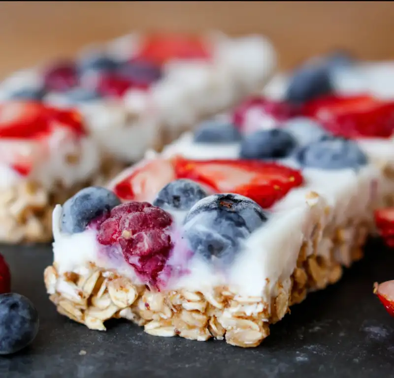 Delicious No-Bake Frozen Yogurt Berry Granola Bars Recipe