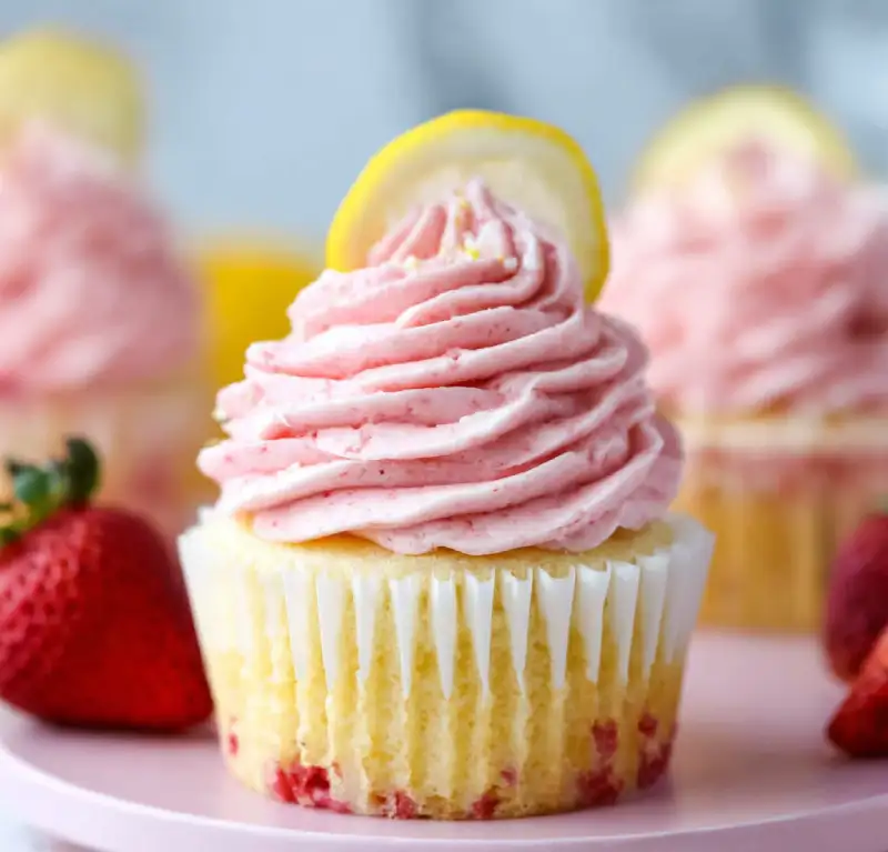 Strawberry Lemonade Cupcakes: Delicious Recipe
